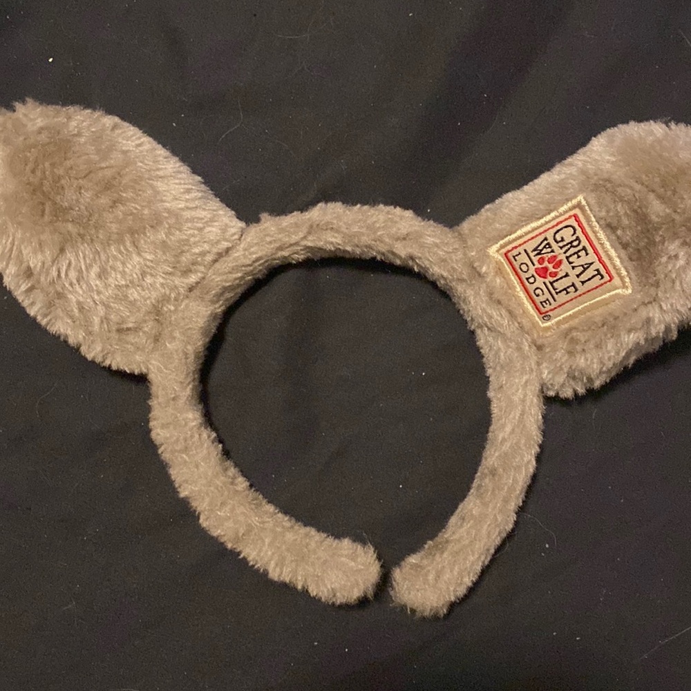 Great Wolfe Lodge wolf ears